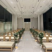 夜のチャペル、
ムービー見えるようにモニターが設置さてれる