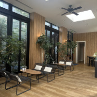 受付してからのカフェスペース