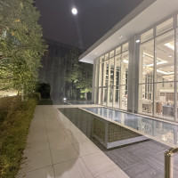 すぐ外にガーデンがあって、ここにもフラワーシャワーができる