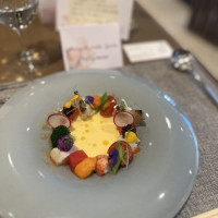 洋風の前菜
真ん中がコーンスープみたい