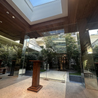 チャペルの奥からガーデンまで直結できます。