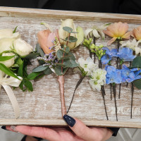 ブートニアと髪飾り