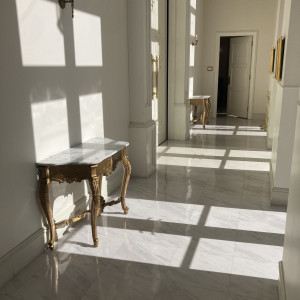 窓が大きく太陽の光が差し込む。|782809さんのアーククラブ迎賓館(郡山)/テイクアンドギヴ・ニーズウェディングの写真(2597367)