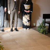 太陽光が差して綺麗な挙式会場