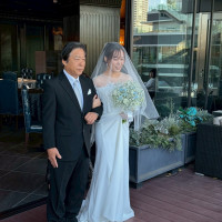 テラスで挙式中