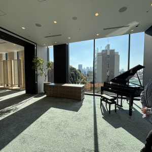 披露宴階のエレベーター降りた景色|782876さんのBRASS BLEU 東京(ブラスブルートウキョウ)●BRASSグループの写真(2598099)