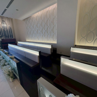 横向きの珍しい座り方