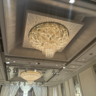 シャンデリアが素敵でした。