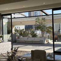 外に出られる会場