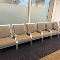 たくさんの椅子がありました。