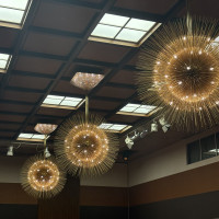 花火をイメージした照明だそうです