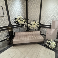 披露宴会場外のフォトスポット