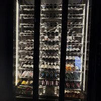 いろんな種類のシャンパンとワイン