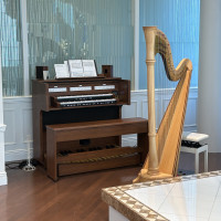 生演奏と聖歌隊だそうです。