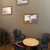 待合は馬車道のバーをイメージしているそうです