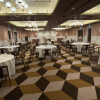 大きな部屋の披露宴会場でした、、
