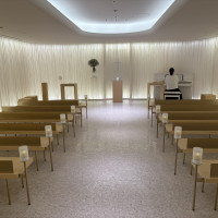 温かい色味のチャペル