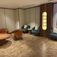 家具の色味がかなり個性的でした。