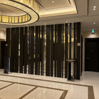 披露宴会場の外にすぐトイレがある