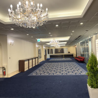 こちらで受付や荷物の預かりをするそうです。