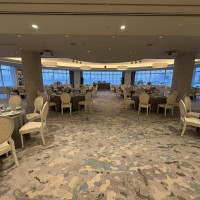 白を基調とした会場。こちらも100名はいるとのことでした。