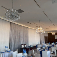 ガーデン付きの披露宴会場の部屋