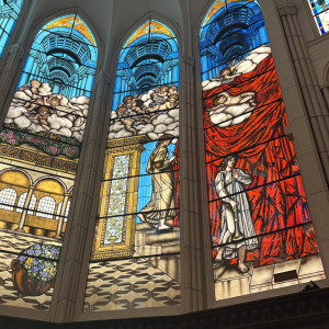 新郎新婦のところまで来ないと見えない横のステンドグラス|782882さんのカサ・デ・アンジェラの写真(2617963)