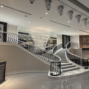 披露宴会場の階段|782882さんのウェディングスホテル・ベルクラシック東京の写真(2605302)