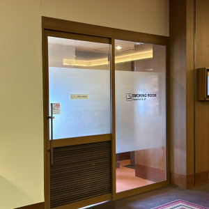 建物内に喫煙所がありました|782882さんのロイヤルパインズホテル浦和の写真(2627594)