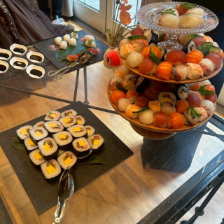 ウエディングケーキの代わりのてまり寿司タワー