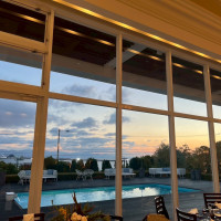 プールあり、夕焼けも綺麗に見えます