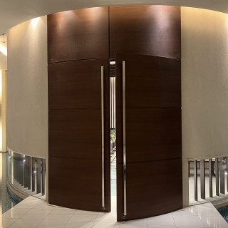 チャペルの扉の開く瞬間