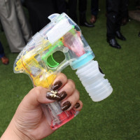 シャボン玉が出る機械を貸してくれた