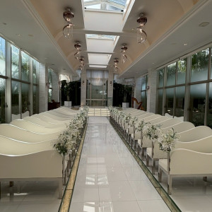 自然光の入るチャペル|782952さんのアルカンシエル南青山（アルカンシエルグループ）の写真(2598679)