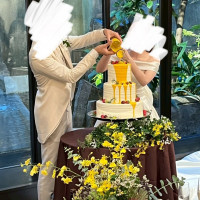 ウェディングケーキと衣装