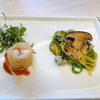 メインの人気のエビと、カラスミのパスタです