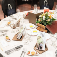 本の中に花も可愛い