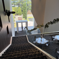 披露宴会場の階段上から撮影