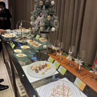 挙式と披露宴の合間の立食の料理です。