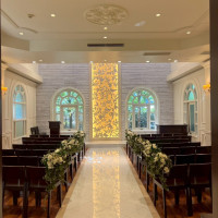 外の光が入るチャペル