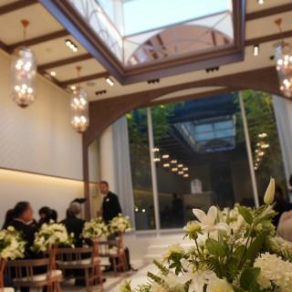 明るく自然を感じられるチャペル