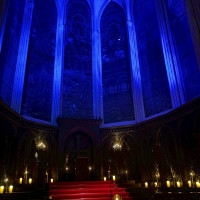 演出で天井から雪や星を降らせる演出があります