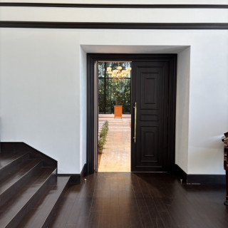 チャペル前の扉