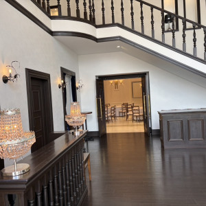 受付、挙式会場と披露宴会場がロビーを通って行ける|783062さんのTHE SEASON'S（ザ・シーズンズ）/テイクアンドギヴ・ニーズウェディングの写真(2602654)