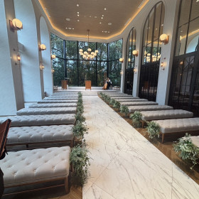 高い天井のチャペル