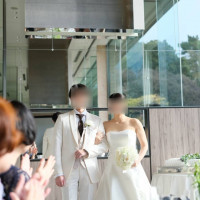 披露宴会場に登場した際の写真です。