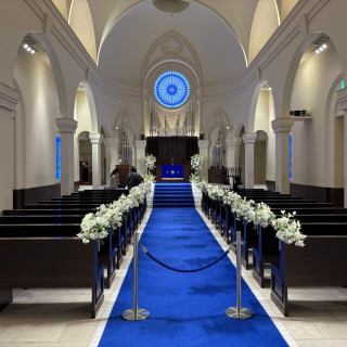 青いカーペット