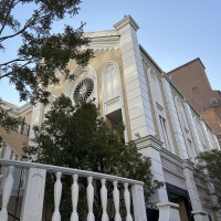 一般道から急に洋風の建物