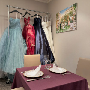 打ち合わせ室、この部屋で試食
飾られているドレスはプラン外|783084さんのセントアクアチャペル心斎橋の写真(2601437)