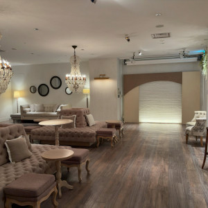 壁沿にフォトスポットが有り自由に写真も撮れる|783084さんのチャペル・ド・コフレの写真(2600290)